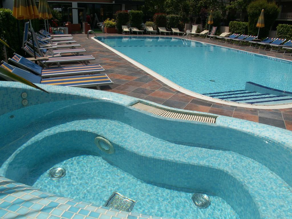 Hotel Prestigio Cesenatico Exterior photo